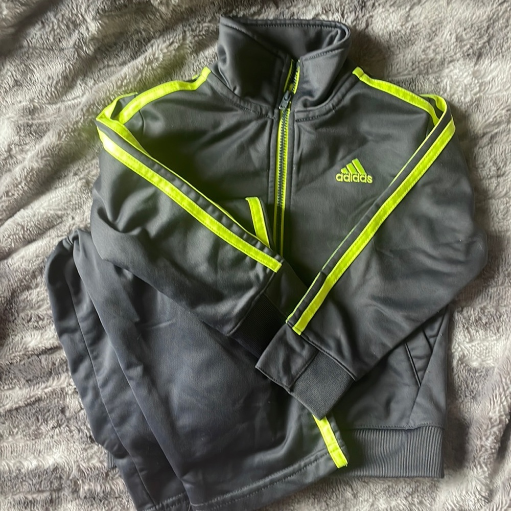 Excellent condition 2T Adidas outfit